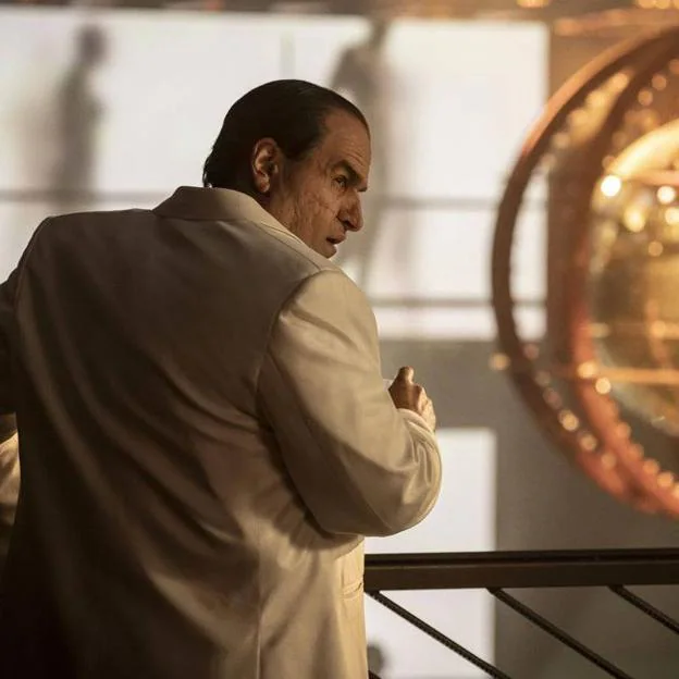 Colin Farrell, protagonista de El Pingüino, caracterizado como el protagonista de la serie basada en el personaje de DC Comics.