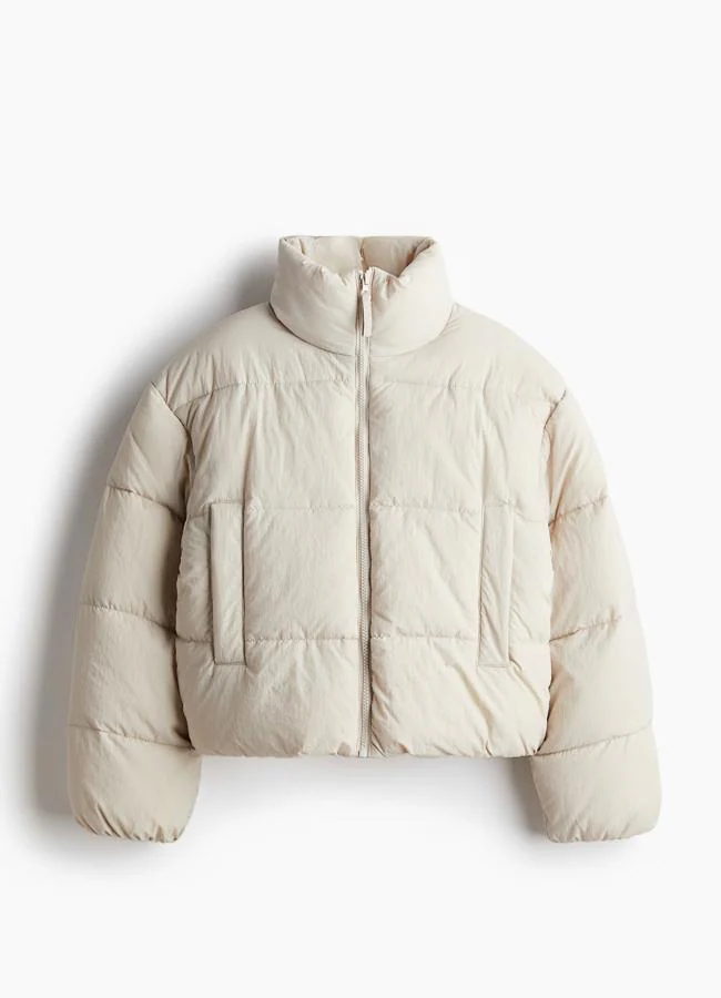 Abrigo blanco corto de H&M, 39,99 euros.