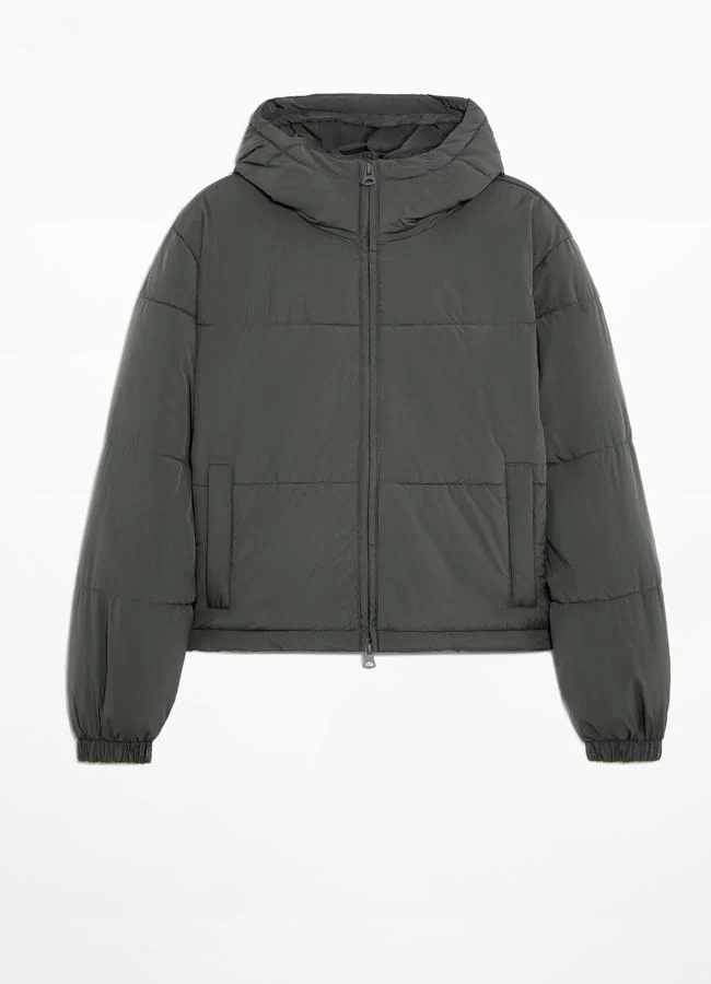 Anorak verde de Oysho, 49,99 euros.