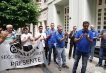 Aplausazo frente a la AFA: en el peor momento del arbitraje, una protesta trajo mayor confusión