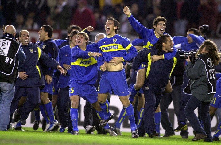 Franco Cángele tras la victoria por penales de Boca sobre River por las semifinales de la Copa Libertadores 2004, en el Monumental.