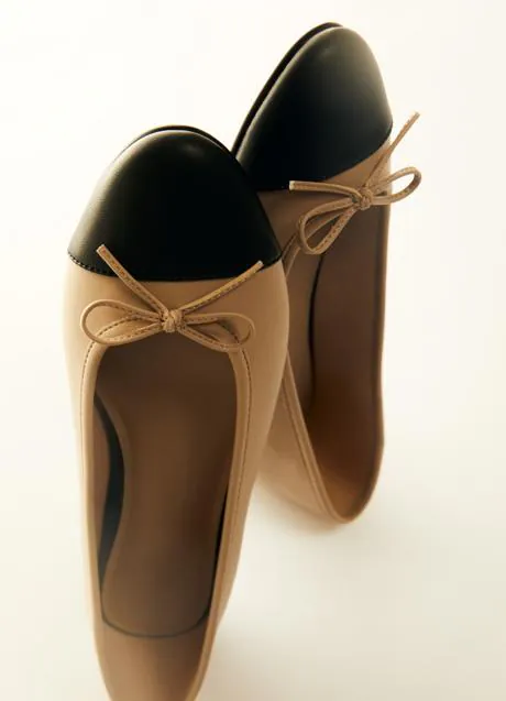 Bailarinas bicolor de H&M (19,99 euros)