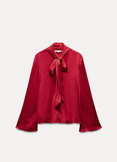 Blusa roja de Zara (29,95 euros)