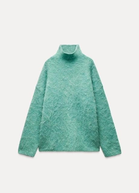 Jersey de cuello alto de Zara (59,99 euros)