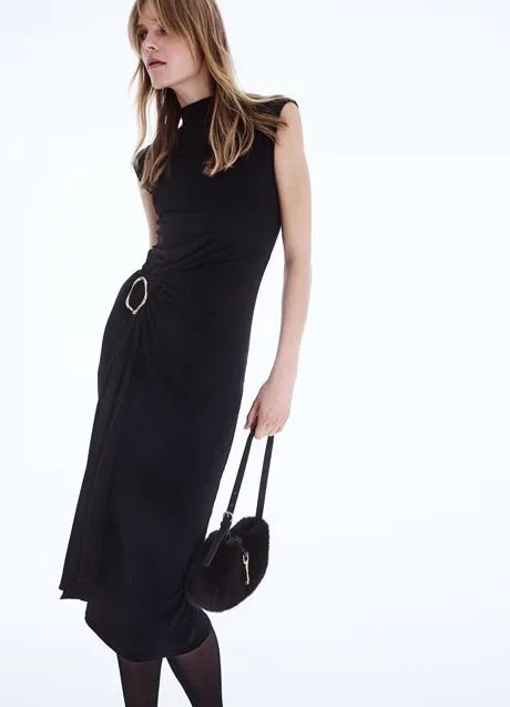 Vestido negro de H&M (29,99 euros)