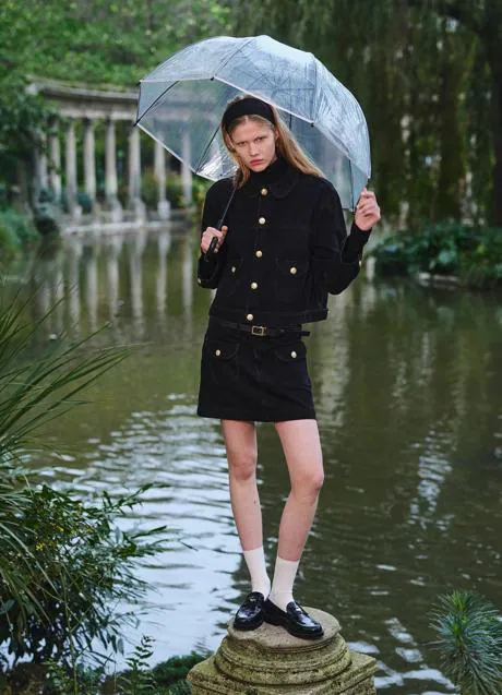 Cazadora vaquera negra de H&M (39,99 euros)