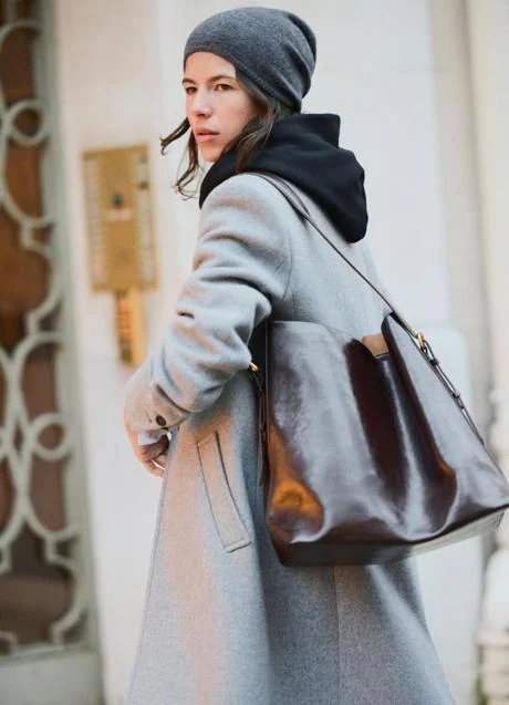 Bolso estilo saca de Zara (35,95 euros)