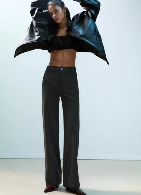 Pantalón de vestir de Pull & Bear (25,99 euros)