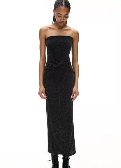 Vestido palabra de honor de Pull & Bear (27,99 euros)