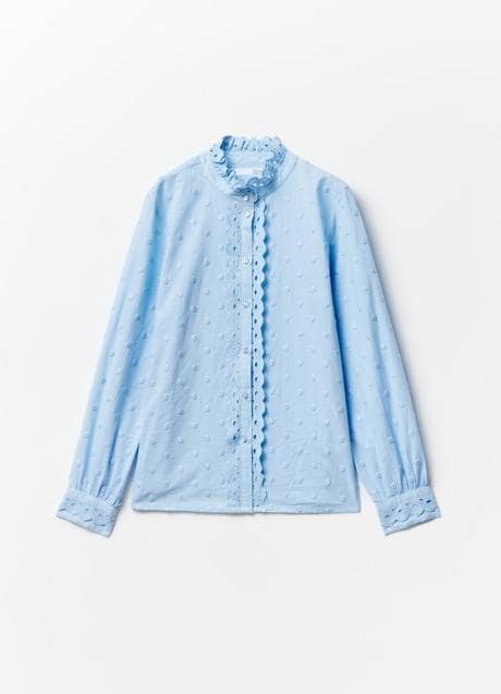 Camisa azul de Sfera (19,99 euros)