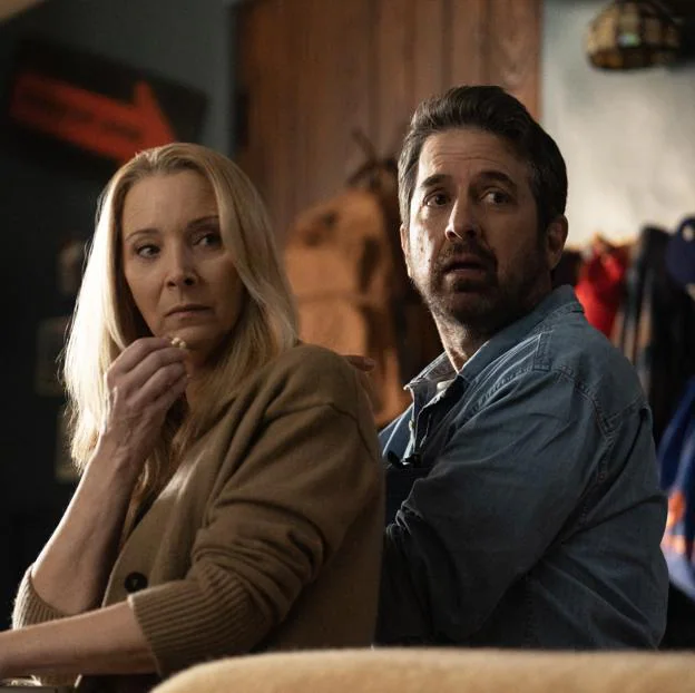 Lisa Kudrow y Ray Romano en una una imagen de Fachadas.