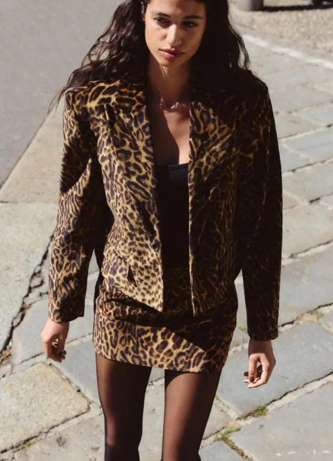 Conjunto de chaqueta y falda de Zara (ZARA)