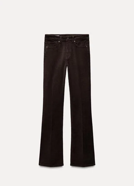 Pantalón de pana de Zara (39,99 euros)