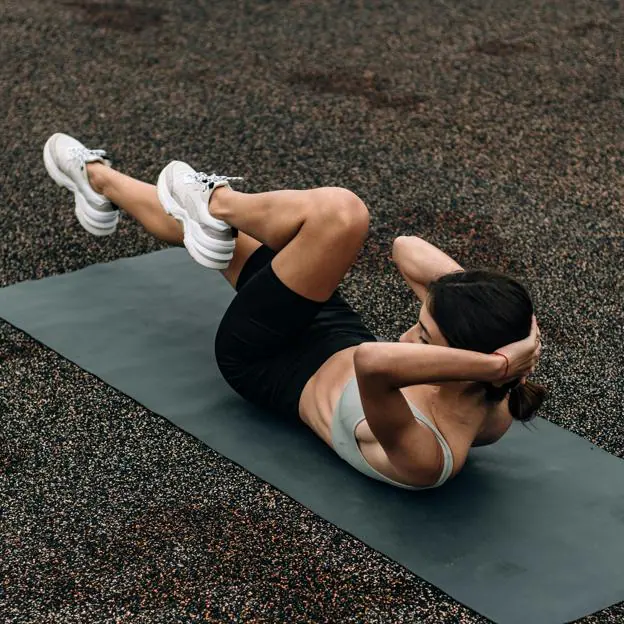 Estos siete ejercicios abdominales son fáciles y los puedes hacer desde casa. 