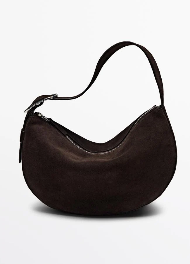 Bolso de hombro en serraje de Massimo Dutti.