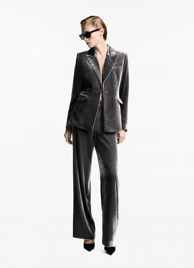 Traje gris de terciopelo