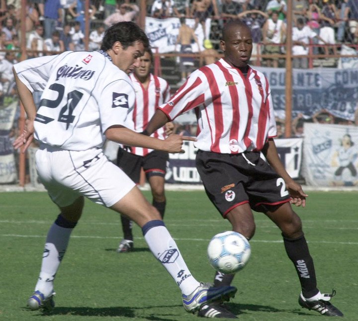 Asprilla en Estudiantes, en 2004. Fue su revancha tras no haber ido a Boca. Foto DYN