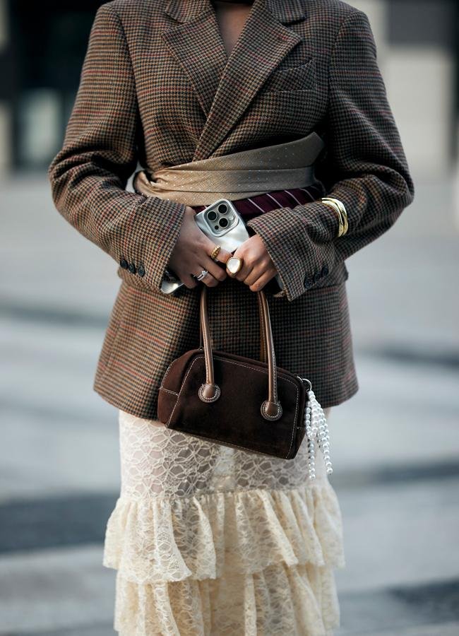 Un bolso en color marrón. Foto: Launchmetrics Spotlight