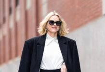 Estas faldas negras son el básico todoterreno para vestir elegante según las famosas +50