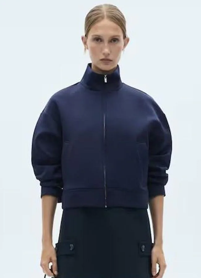 Cazadora bomber con cuello alto