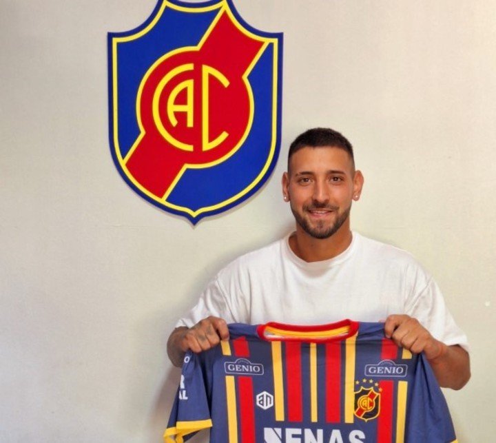 Lautaro Torres jugará para Colegiales el torneo de la Primera Nacional 2025. Foto: Club Atlético Colegiales.