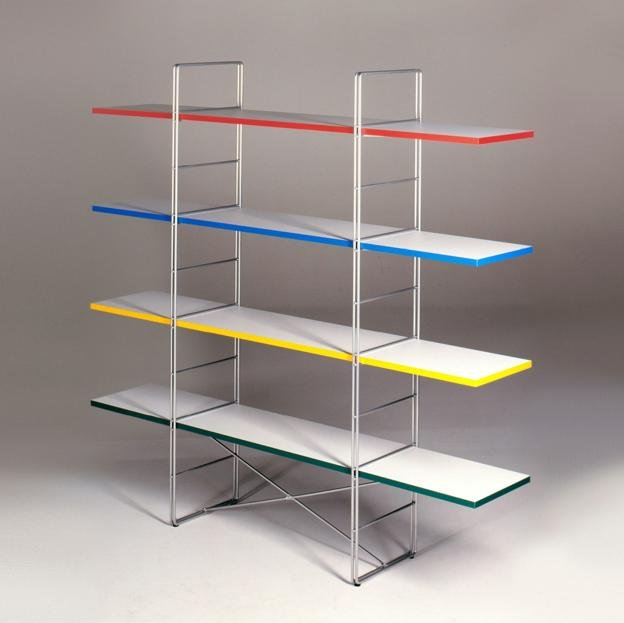 La icónica estantería GUIDE de IKEA de 1985 inspira la nueva BYAKORRE, que estará a la venta en febrero de 2025.