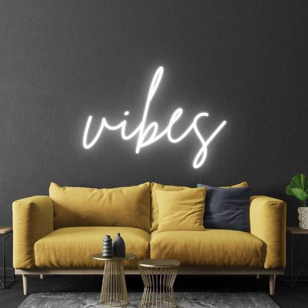 Olvídate de la buena vibra de los neones.