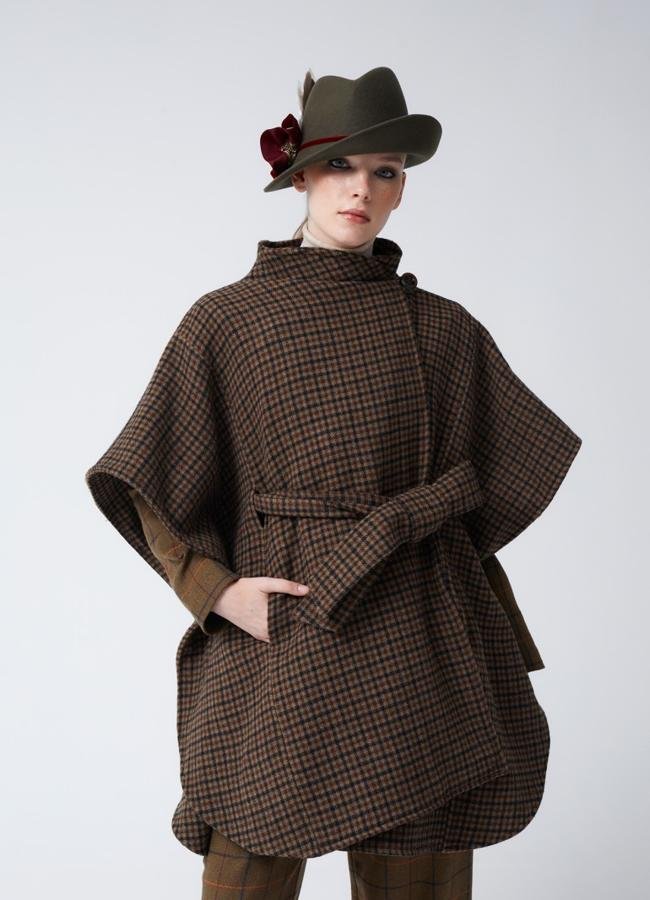 Capa con estampado de cuadros de Coosy.