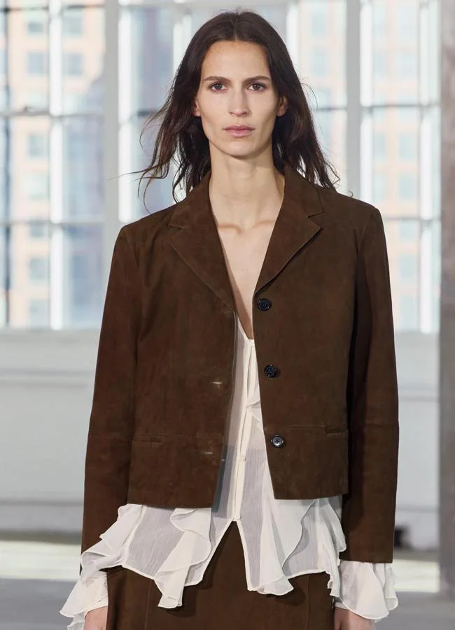 Chaqueta blazer cropped de ante marrón chocolate