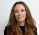 Las novedades de Zara que te harán olvidar las rebajas: vestidos midi, chaquetas de punto y vaqueros que hacen tipazo