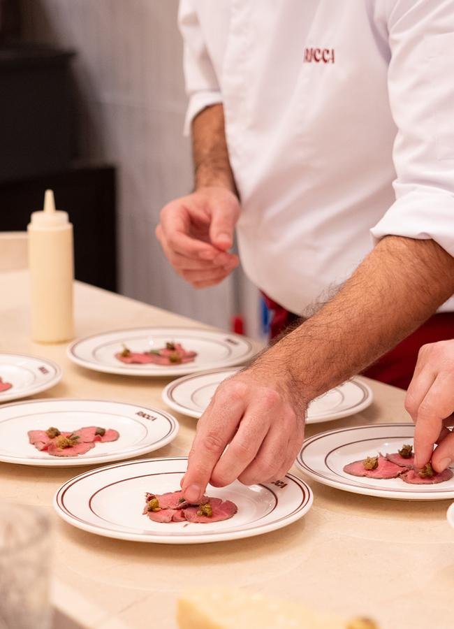 La cocina de Ricca, un espacio en el que producto, creatividad y tradición se dan la mano para elaborar platos inolvidables. / DR