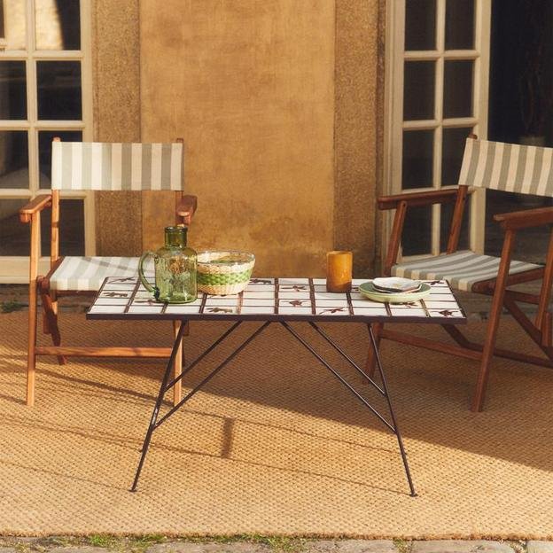 Mesa exterior con mosaico rebajada a 299 eruos en Zara Home.