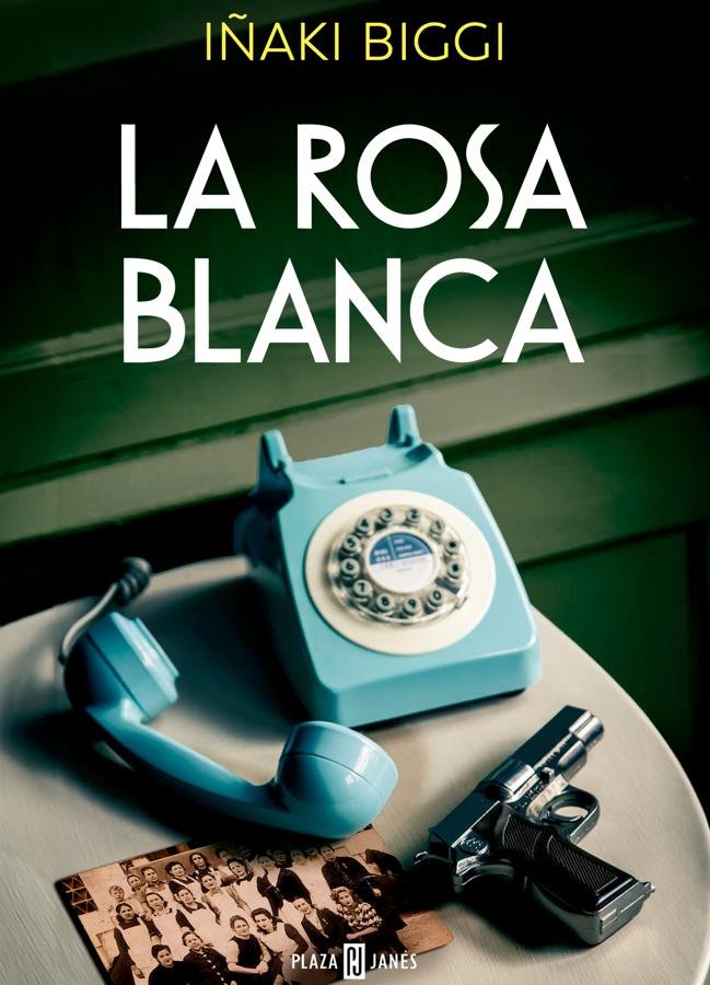 Portada de La rosa blanca, el nuevo libro de Iñaki Biggi. / Plaza & Janés