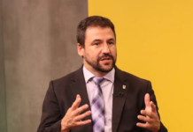 Secretario de Lula critica la decisión de Meta y afirma que sigue la agenda de Trump