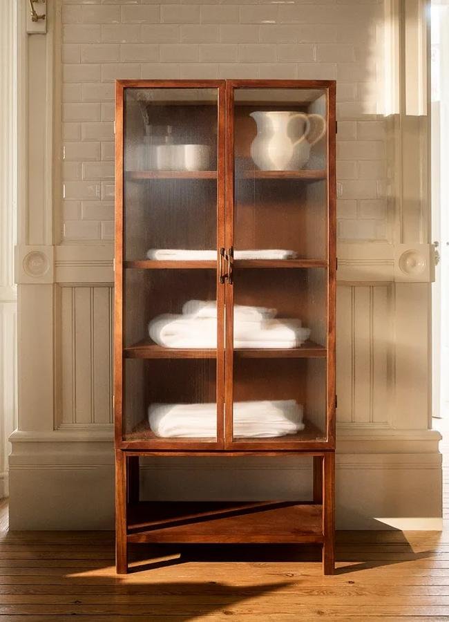 Aparador de madera de acacia de Zara Home, 599 euros.