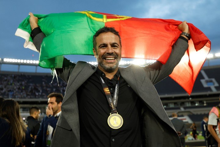 Artur Jorge logró la gloria con el Botafogo y se fue tras los petrodólares qataríes. Foto: EFE/ Antonio Lacerda.