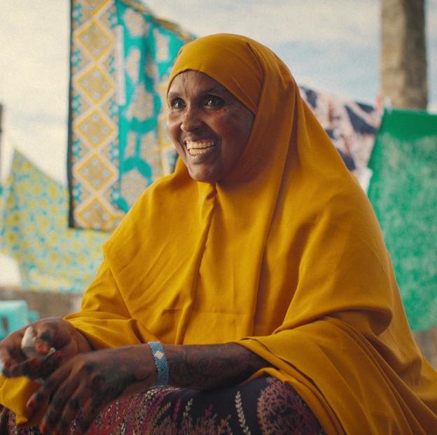 Halima Weheliye, una de las mujeres que aparece en la docuserie, en una imagen de Cómo sobrevivimos a la caída de los Black Hawk.