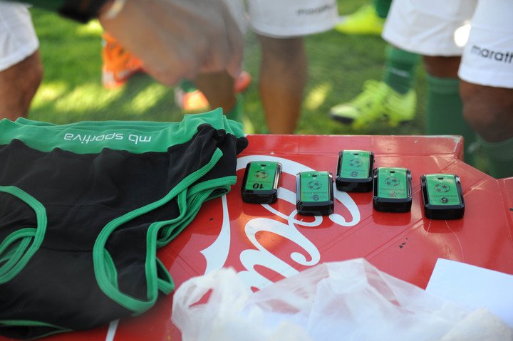 Las GPS de la Selección de Bolivia gps, fundamentales para controlar el desempeño fisico de los jugadores en la altura. Foto MARCELO CARROLL 