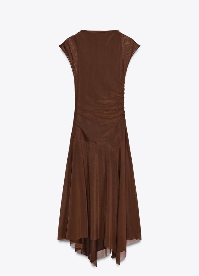 Vestido en color marrón de Zara (29,95 euros).