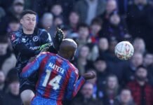 Roja directa: la criminal patada a la cara del arquero del Millwall contra el delantero del Crystal Palace Mateta por la FA Cup