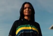 A 40 años de la primera victoria de Senna en la Fórmula 1, un club de fútbol portugués presentó una remera en honor al brasilero