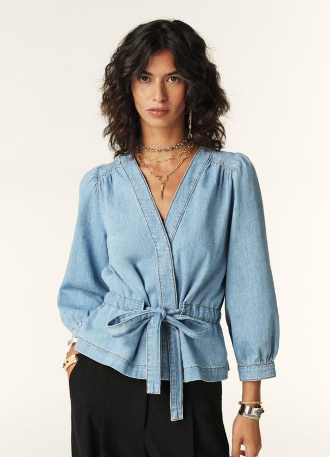 Blusa en denim de Ba&sh (185 euros).