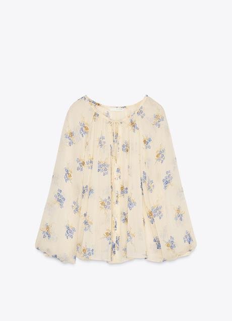 Blusa estampada de Zara (25,99 euros)