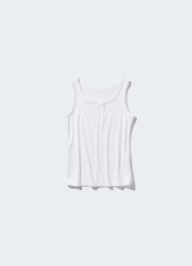 Camiseta blanca de tirantes de Uniqlo, 12,90 euros.