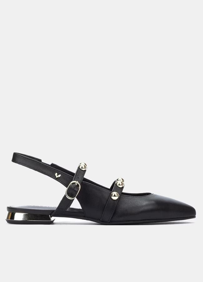 Slingback con tachuelas de Martinelli, 129,95 euros.