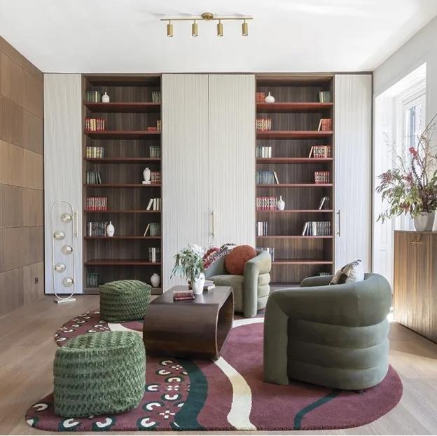 Colores tendencia en el Salón comedor del Espacio Sanrafael «El umbral de las ideas» en Casa Decor 2025.