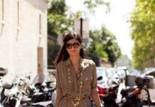 Pantalones estampados que llevar a los 50 para ir ideal con camisas esta primavera