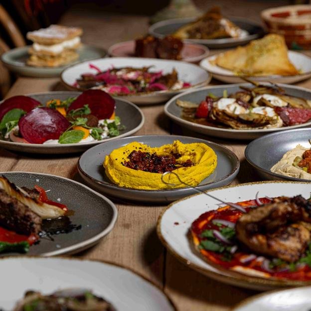 Algunos de los platos de cocina libanesa que se pueden comer en Aredna. 