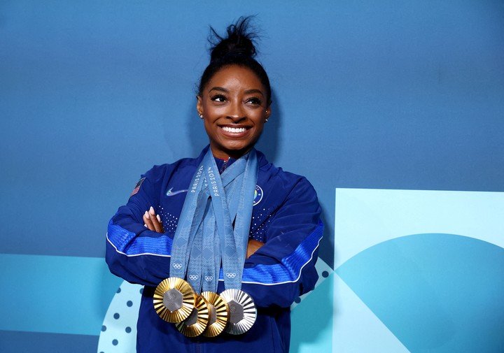 Biles y su cosecha de París, tres oros y una plata. Foto REUTERS/Hannah Mckay 