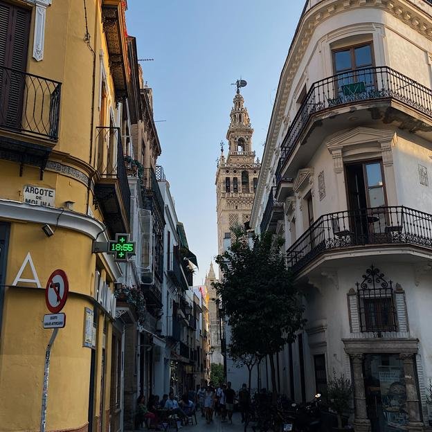 Vista desde el barrio de Santa Cruz de Sevilla. 